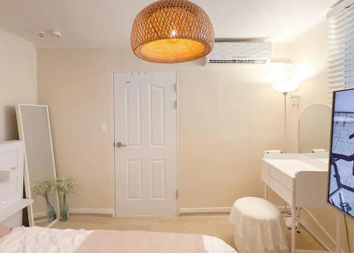 Sinchon Stn 4min, 3 Qeen Beds, Hongdae *