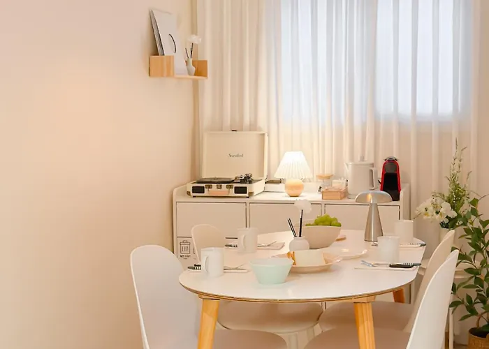 Sinchon Stn 4min, 3 Qeen Beds, Hongdae * 서울특별시
